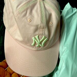 COPY - Madhappy Pink  dad r Hat adjustable os yankees 47 clean up blush